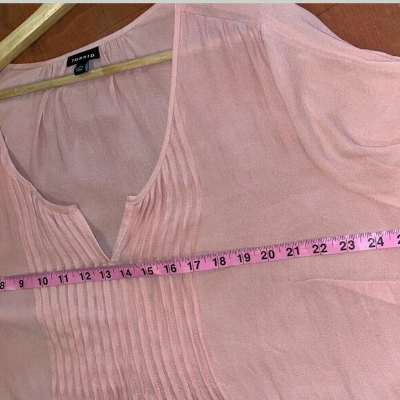 Torrid Pink chiffon V-Neck Tuck Crepe Blouse Women’s Size 2x - Picture 6 of 7